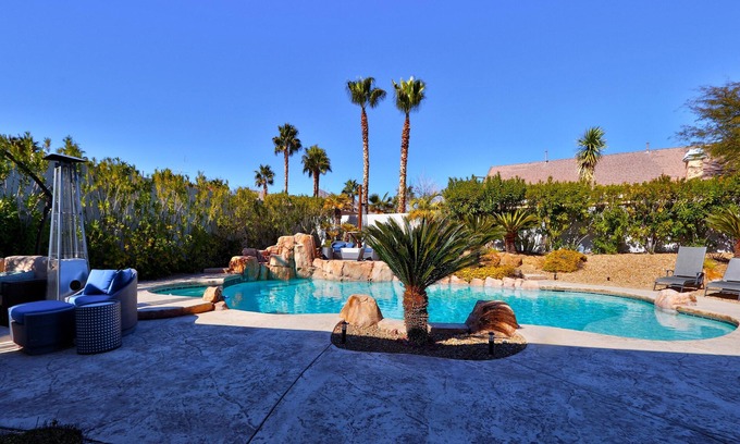 Summerlin South Casa | Stunning 1 Story, 3 Bdr W gym w peloton basic dumbells, massage room, Pool & Spa