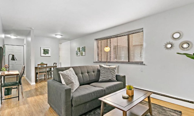 Lake View East Apartamento | Stunning 1BR Apartment at Center of Lakeview - Oakdale 211