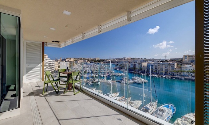 Ta' Xbiex Apartamento | Stunning 3BR Apartment With Marina Views
