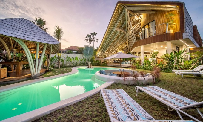 Umalas Villa | Stunning Architecture 5BR Bamboo With Tropical Pool Villa in Umalas