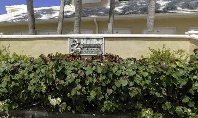 Rum Point Condominio | Stunning beachfront condo. Relax, Enjoy, Sunset, RumPoint, Pool & Heated Jacuzzi