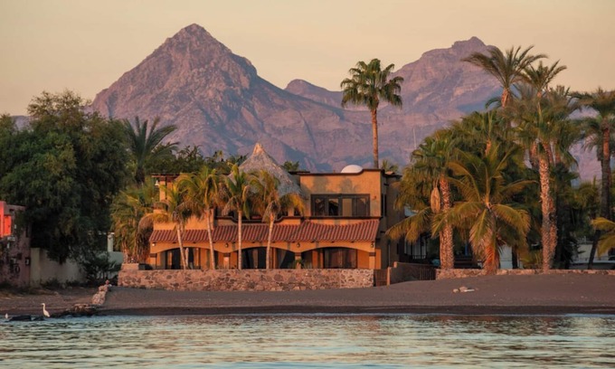 Zaragoza Casa | Stunning Beachfront Casa and Casita