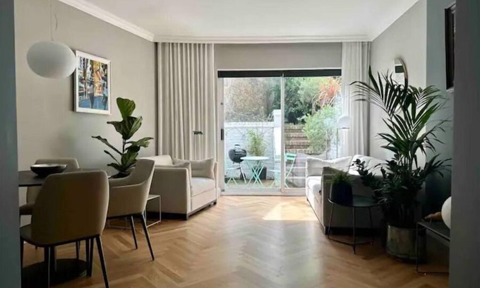 Camden Town with Primrose Hill Apartamento | Stunning Garden Flat in the Heart of London, moments from Primrose Hill & Camden