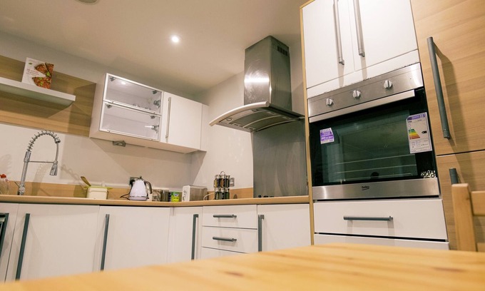 Butetown Apartamento | Stunning Holiday Stay With Free Gym and Parking