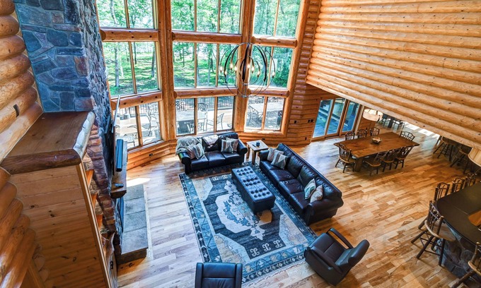 Mauston Casa | Stunning Lakefront Lodge On Castle Rock Lake! Perfect for Families or Retreats!