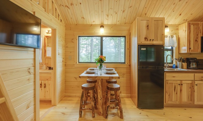 Cowanesque Cabina | Stunning Mtn Views: Middlebury Center Retreat!