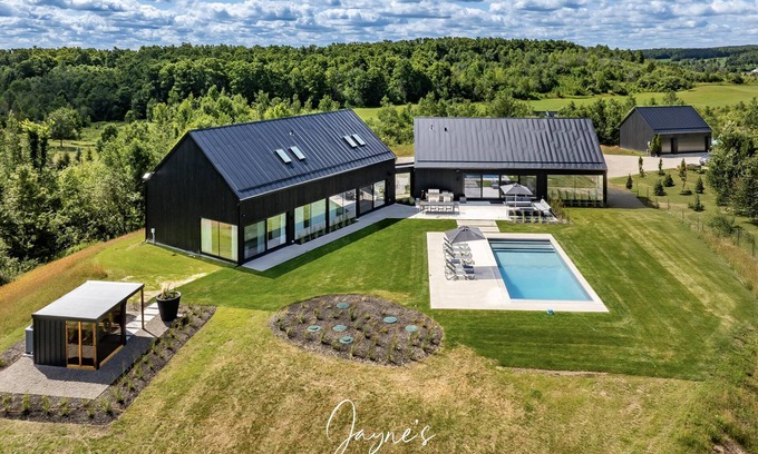 Mulmur Casa | Stunning New 5 Bed 5 Bath Country Home!