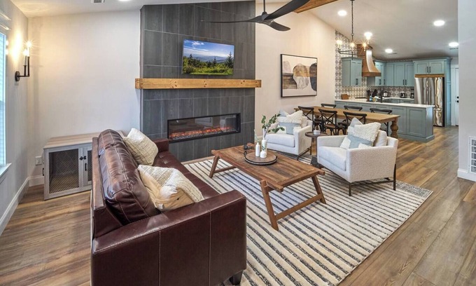 Pigeon Forge Villa | Stunning, Newly Renovated Villa! Close to Strip #2