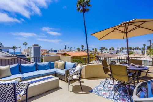 South Mission Beach Casa | Stunning Ocean View Home w Rooftop Terrace, Firepit, Fast Wifi, AC & Parking!