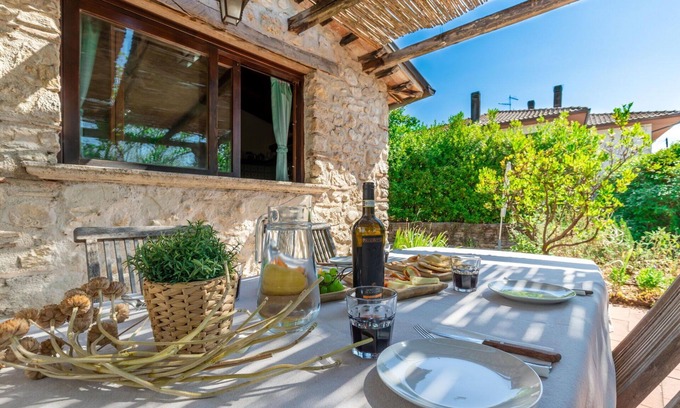 Mazzetelli Villa | Casa de vacaciones privada con WIFI, TV, patio, vista panorámica, aparcamiento, cerca de Rieti
