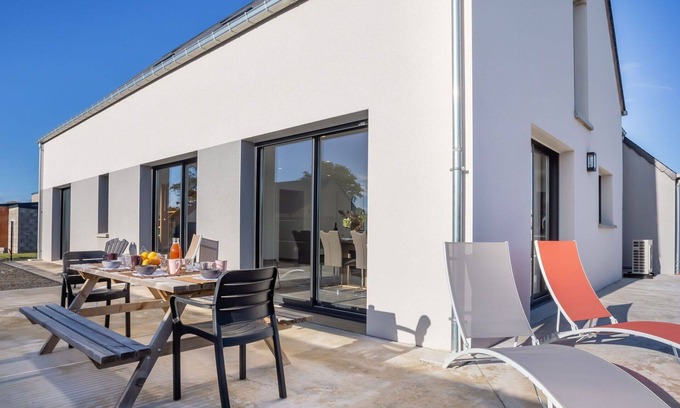 Bolleville Casa | Maravillosa casa de vacaciones privada para 10 personas con WIFI, TV, terraza y mascotas permitida