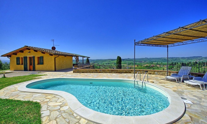 Castelfiorentino Villa | Casa de vacaciones privada con WIFI, A/C, piscina privada, TV, terraza, vista panorámica