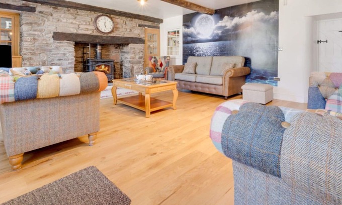 Trecastle Villa | Estupenda casa de vacaciones privada con WIFI, jacuzzi, TV, patio, vista panorámica, aparcamiento