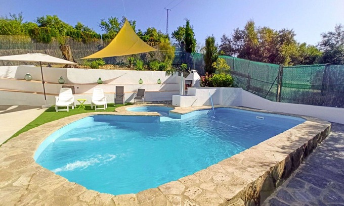 Cabra Villa | Casa de vacaciones privada con piscina privada, A/C, bañera de hidromasaje, WIFI, TV, terraza
