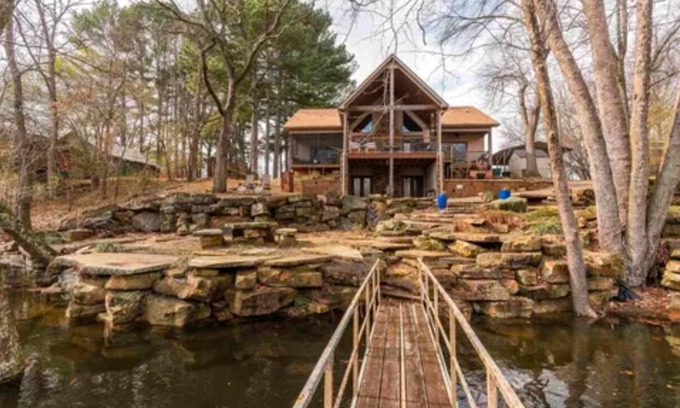 Wilburn Casa | Stunning Riverfront Home Near Cow Shoals with Dock on the Little Red River!!!