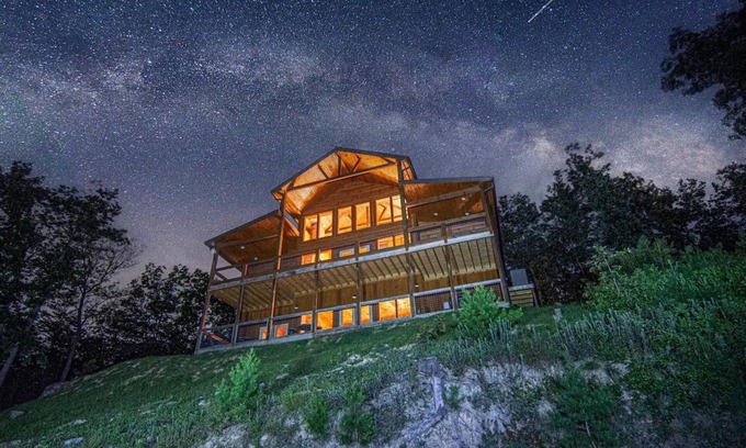 Sevierville Casa | Stunning Views, 5 BD, Indoor Heated Pool, Hot Tub