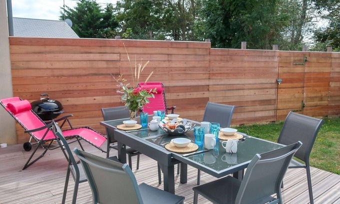 Denneville Casa | Maravillosa casa de vacaciones para 6 personas con WIFI, TV, terraza y mascotas permitida