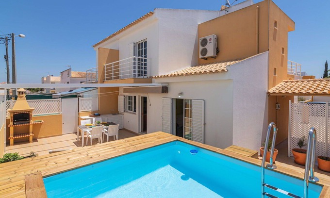 Pera Casa | Estupenda casa de vacaciones para 6 personas con piscina privada, WIFI, A/C, TV y balcón