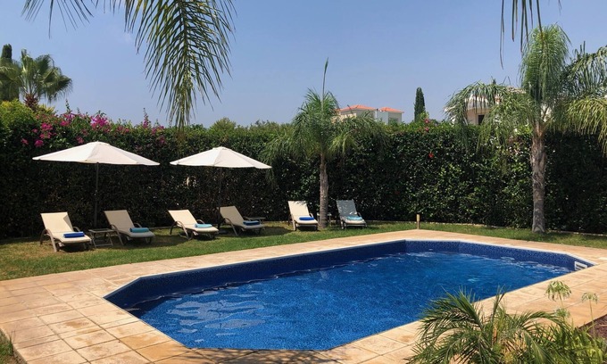 Pegeia Villa | IMPRESIONANTE VILLA EN CORAL BAY, PISCINA PRIVADA, GRAN JARDÍN, A 3 MINUTOS DE LA PLAYA
