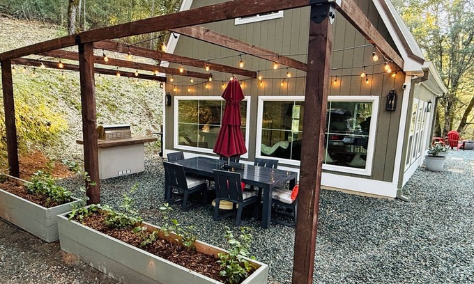 Shenandoah Valley Cabaña | STUNNING Wine Country Cottage on Consumnes River & Pickleball Basketball Court!