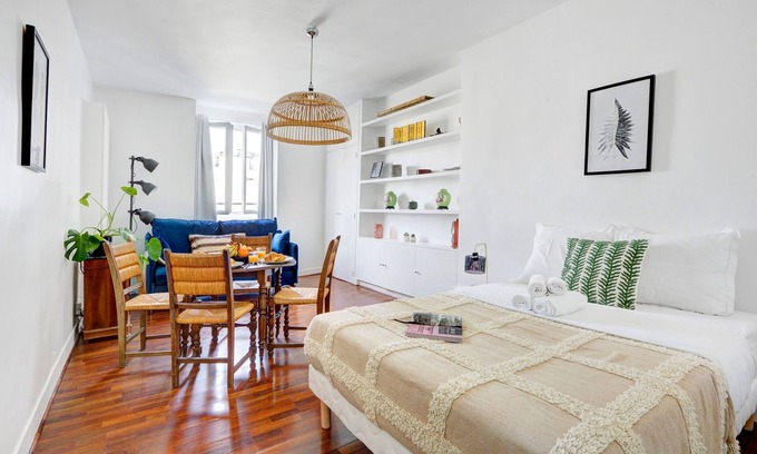Arsenal Apartamento | Stylish 1BR in Le Marais District