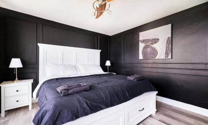 Windsor Condominio | Stylish 2 BRM Executive Suite on the Water with exquisite views