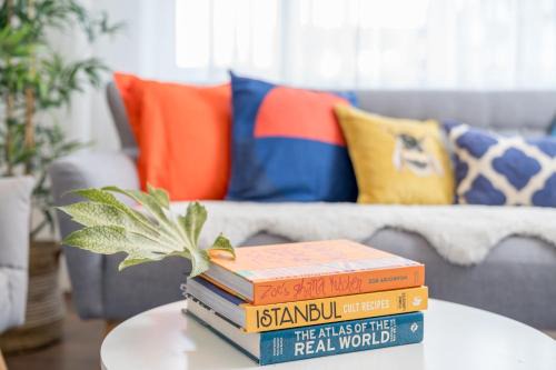 Monkhams Apartamento | Stylish 3 bedrooms apartment 20 mins to Central London with Balcony - Open for Long Stays and Families Relocating