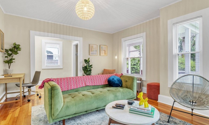Springfield Casa | Stylish 4BR 2 Bathroom Home in Forest Park
