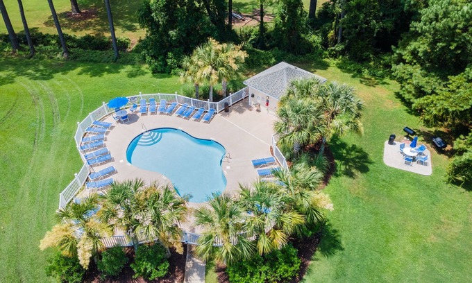 Central Myrtle Beach Condominio | Stylish & Elegant 2BR 2BA Villa