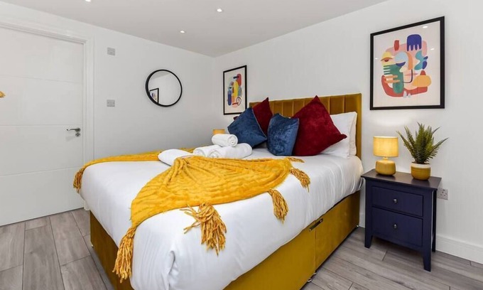 Penge Condominio | Stylish Flat in Centre - Hassle Free and Peaceful!