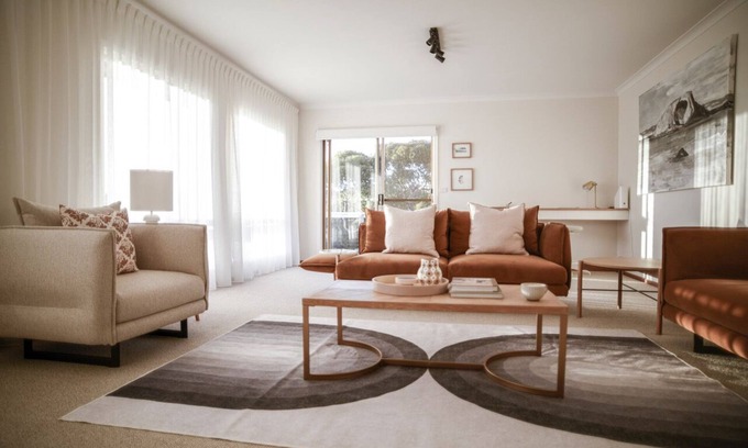 Esperance Casa | Stylish home to accommodate everyone. Only minutes away from town centre.