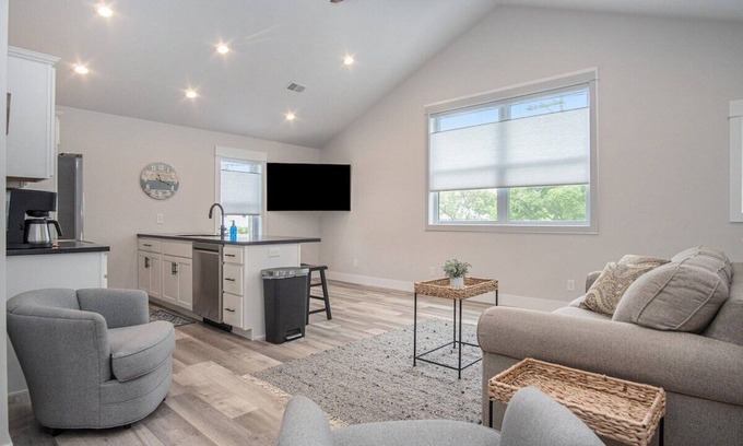 Nelson Casa | Stylish Retreat Steps from the Downtown