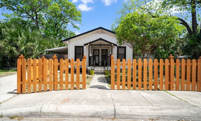 San Antonio Cabaña | Esta acogedora casa- minutos del Pearl District, el centro, el aeropuerto,