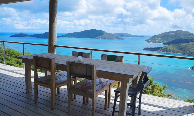 East End Villa | Elegante, aislado, jacuzzi y vistas increíbles