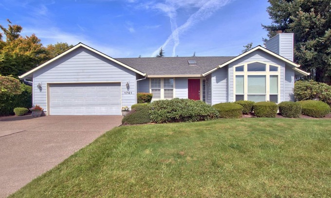 McMinnville Casa | Stylish Single Level Wine Escape