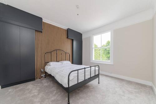 Finchley Casa | Stylish & Spacious 3-Bed House, Parking and Garden