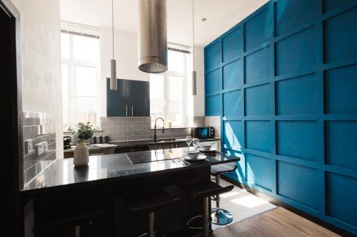 Warrington Apartamento | Stylish Town Centre Suite by Traboule Properties LTD