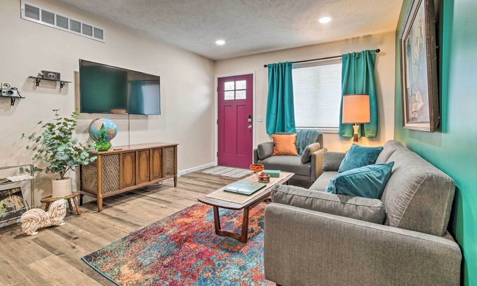 Normal Casa | Stylish Vacation Rental - Walk to ISU!