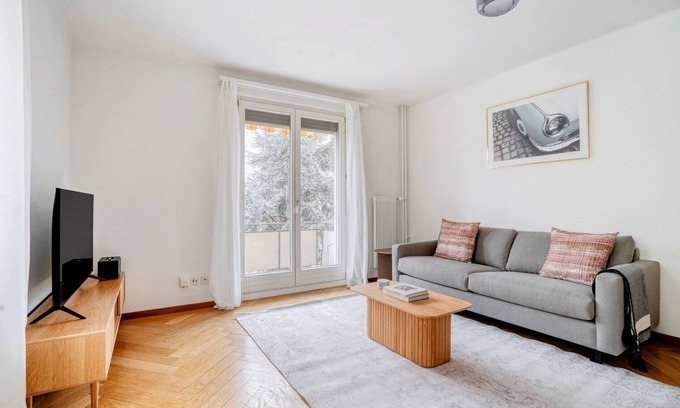 Wipkingen Apartamento | Stylish Wipkingen 3BR w/ Shared Garden, near Supermarket, by Blueground