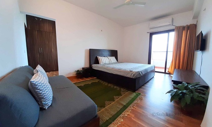 Bhubaneshwar Cama Y Desayuno | Sublime Home stay: Habitación Suite con balcón