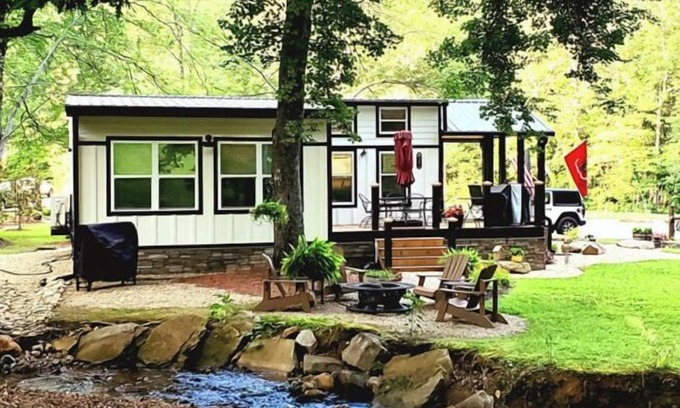 Clarkesville Cabaña | Sugar Shack – Tiny Home Stream-Side Living