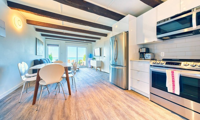 Wainfleet Cabaña | Suite 203: Beautiful 3-Bedroom Beachfront Townhouse