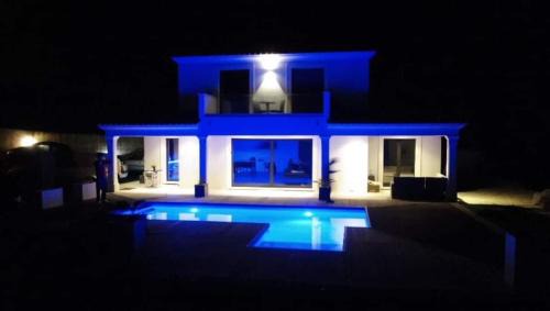 Gattieres Casa | SUITE 20m2 DANS VILLA PISCINE JACUZZI