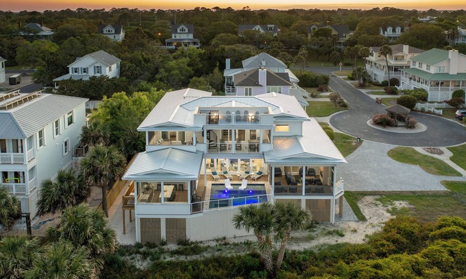 Tybee Island Casa | Suite Beach Tybee | Amazing Views, Private Pool, Rooftop Deck