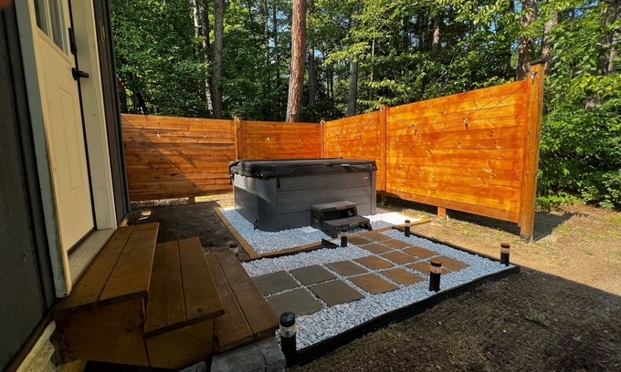 Silver Lake Cabina | Summer Cabin: Nearby Lakes, Dog Friendly & Private Hot Tub