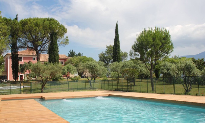 Mormoiron Apartamento | Cumbre: 2 dormitorios, acceso a piscina grande, terraza y parking.