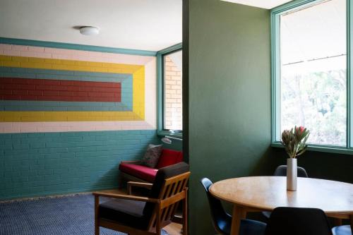 Campbell Apartamento | Sun filled 1BR APT 2 mins to Legacy Park - Hosted by Canstay