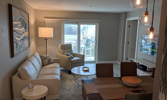 Ormond-by-the-Sea Condominio | Sol, arena y surf!