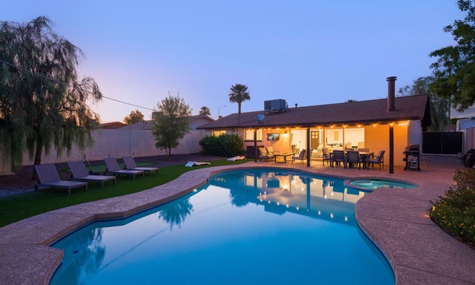 Park Scottsdale One Casa | Sunkiss - Pool, Spa & Mini Golf - Mins to Old Town