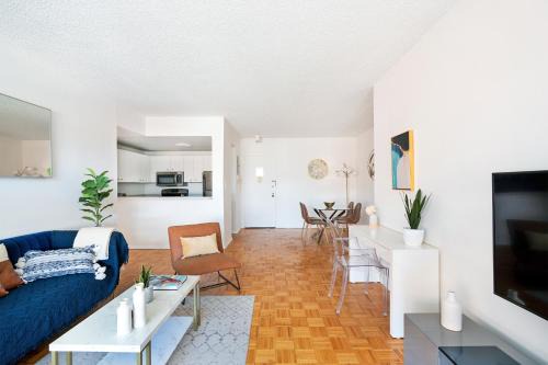 Upper West Side Apartamento | Sunny 3 BR 3 Bath Apt with Large Balcony